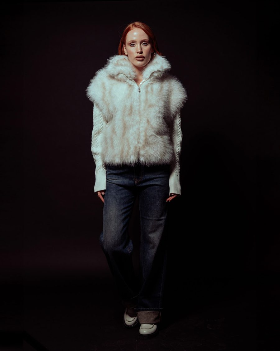 Pelliccia donna Helmur Alaska colore Artic – still life su fondo nero