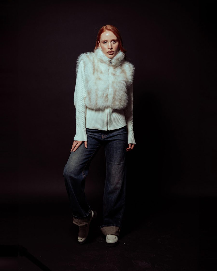 Pelliccia donna Helmur Aurora colore Artic – still life su fondo nero