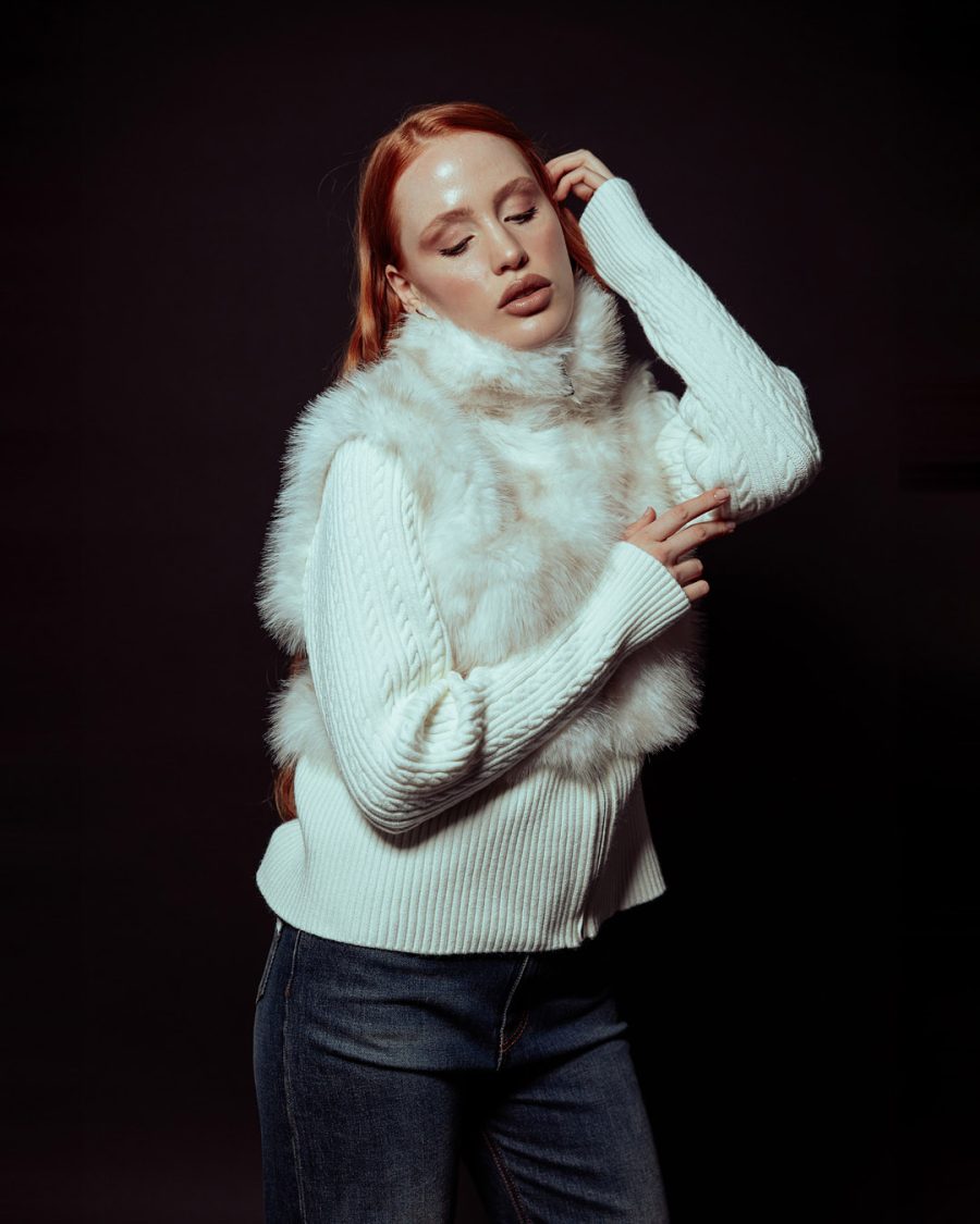 Pelliccia donna Helmur Aurora colore Artic – still life su fondo nero