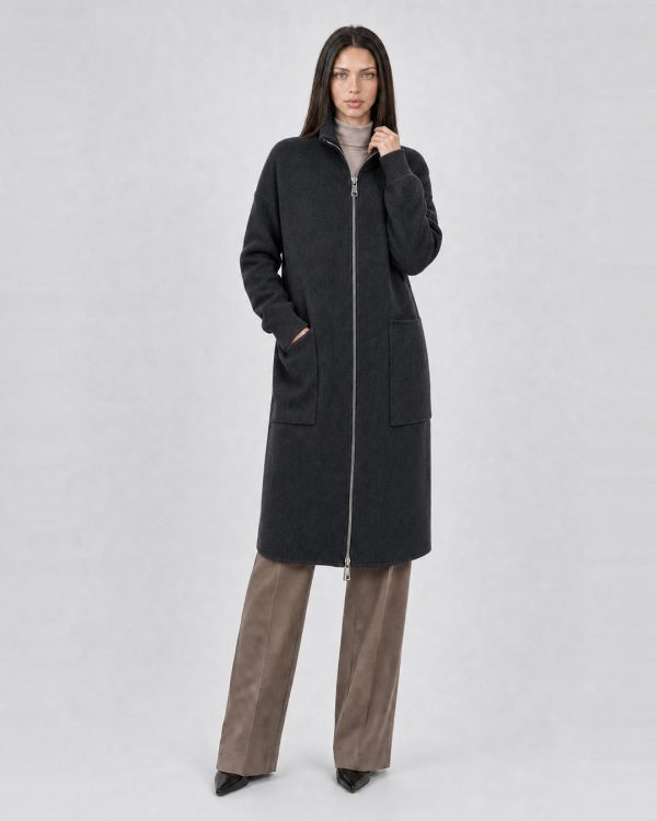 Cappotto donna Helmur Cambridge colore Antracite – editoriale