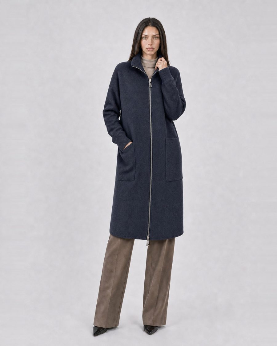Cappotto donna Helmur Cambridge colore Avio – editoriale