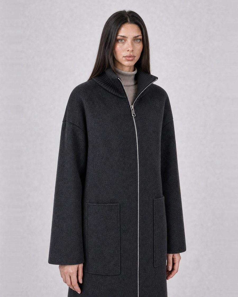 Cappotto donna Helmur Cambridge colore Avio – indossato, tre quarti