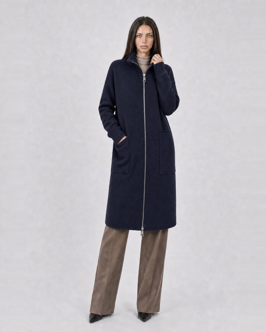 Cappotto donna Helmur Cambridge colore Blu – editoriale