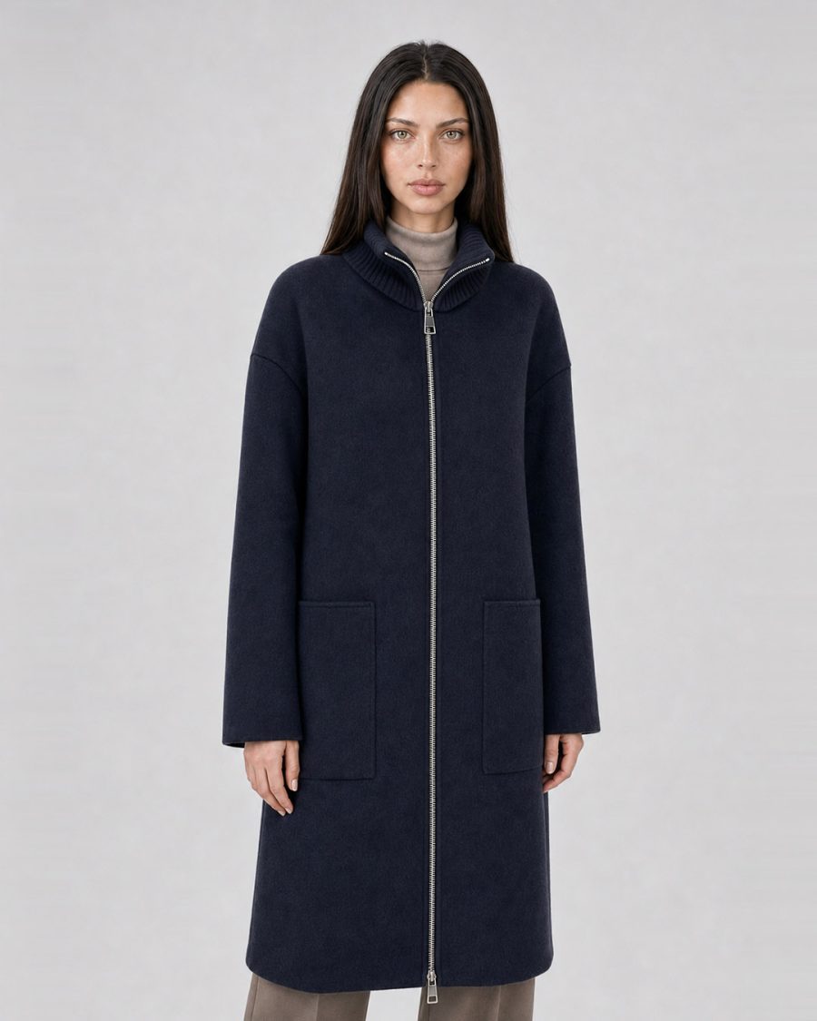 Cappotto donna Helmur Cambridge colore Blu – indossato, tre quarti