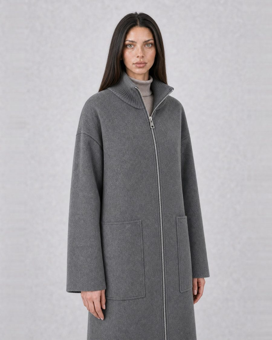 Cappotto donna Helmur Cambridge colore Cenere – indossato, tre quarti