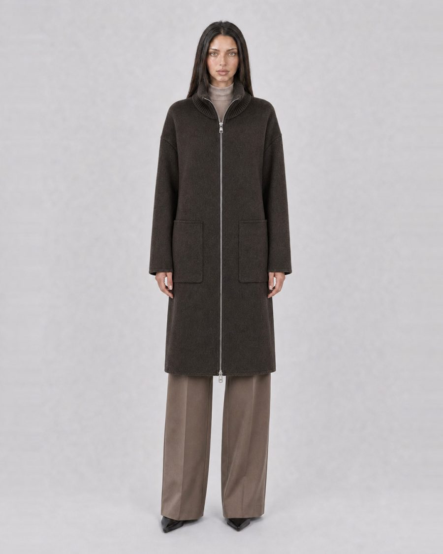 Cappotto donna Helmur Cambridge colore Moro – indossato, fronte