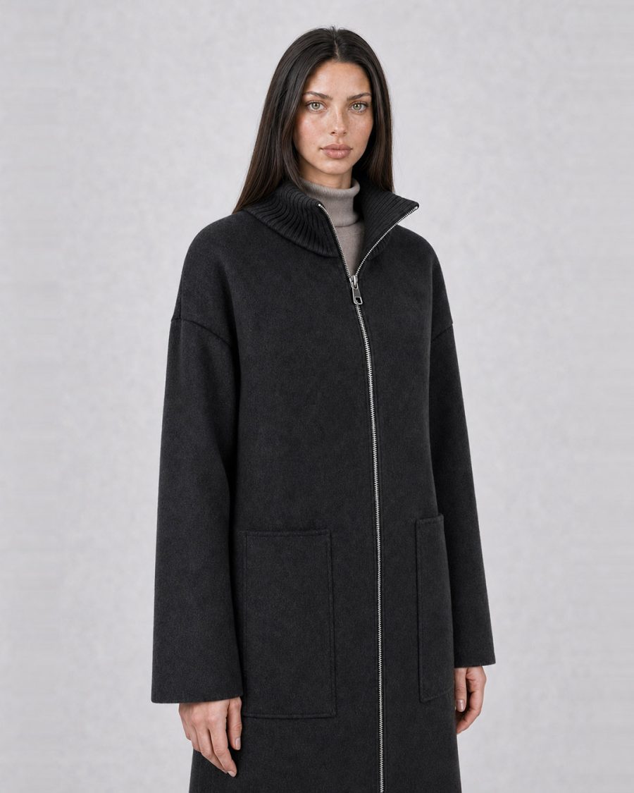 Cappotto donna Helmur Cambridge colore Nero – indossato, tre quarti