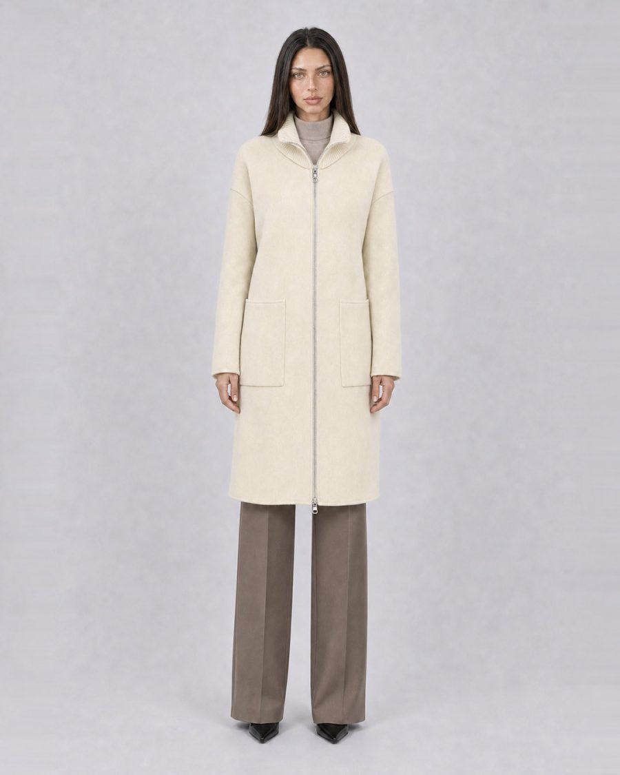 Cappotto donna Helmur Cambridge colore Panna – indossato, fronte