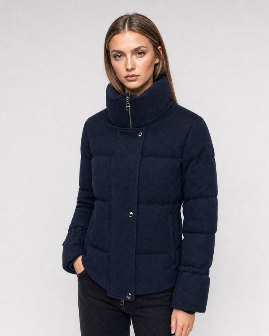 Giubbotto donna Helmur Cortina colore Blu – indossato, tre quarti