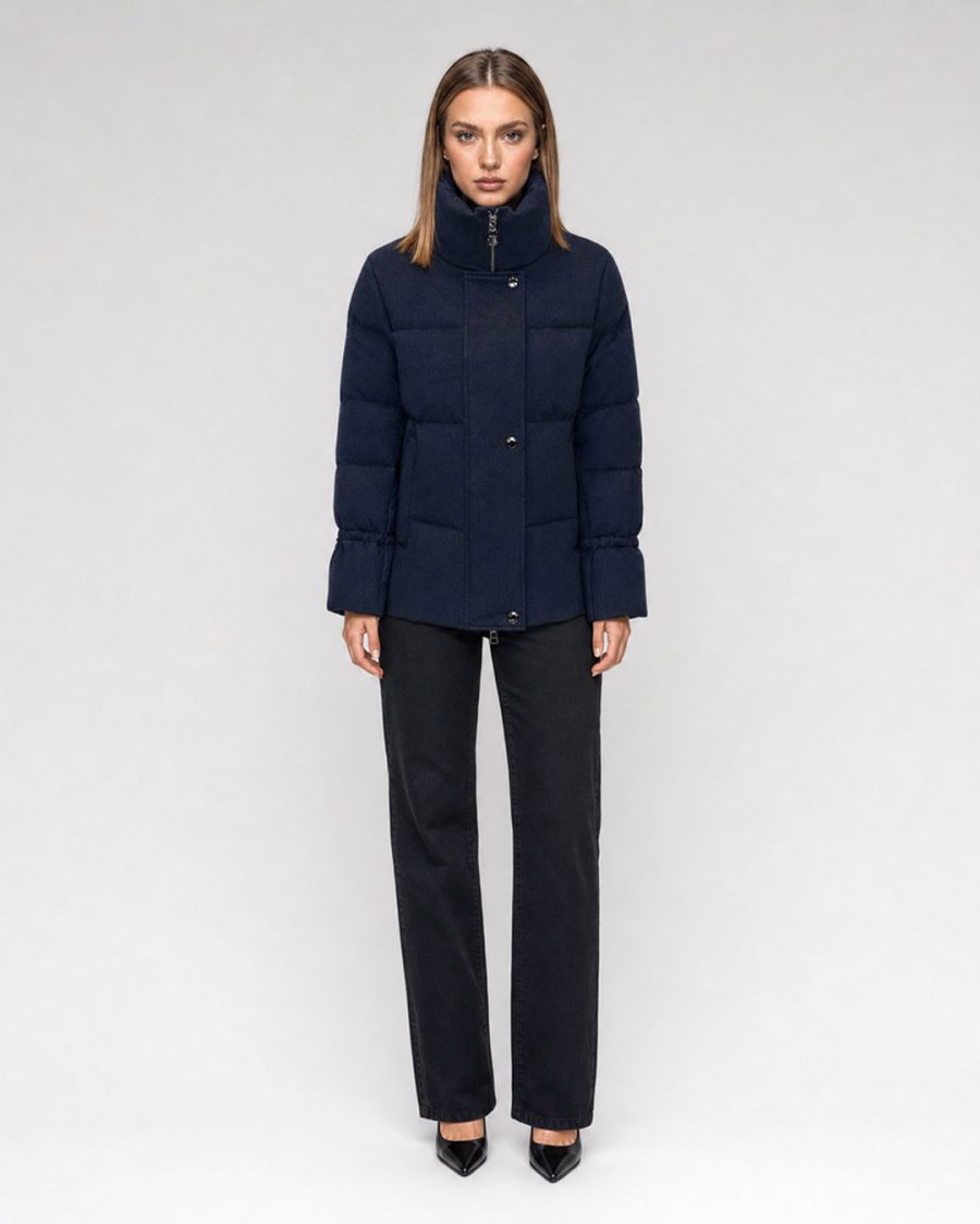 Giubbotto donna Helmur Cortina colore Blu – indossato, fronte