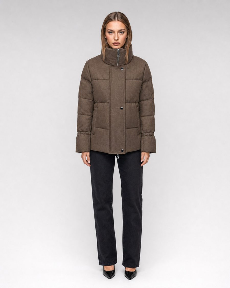 Giubbotto donna Helmur Cortina colore Nocciola – indossato, fronte