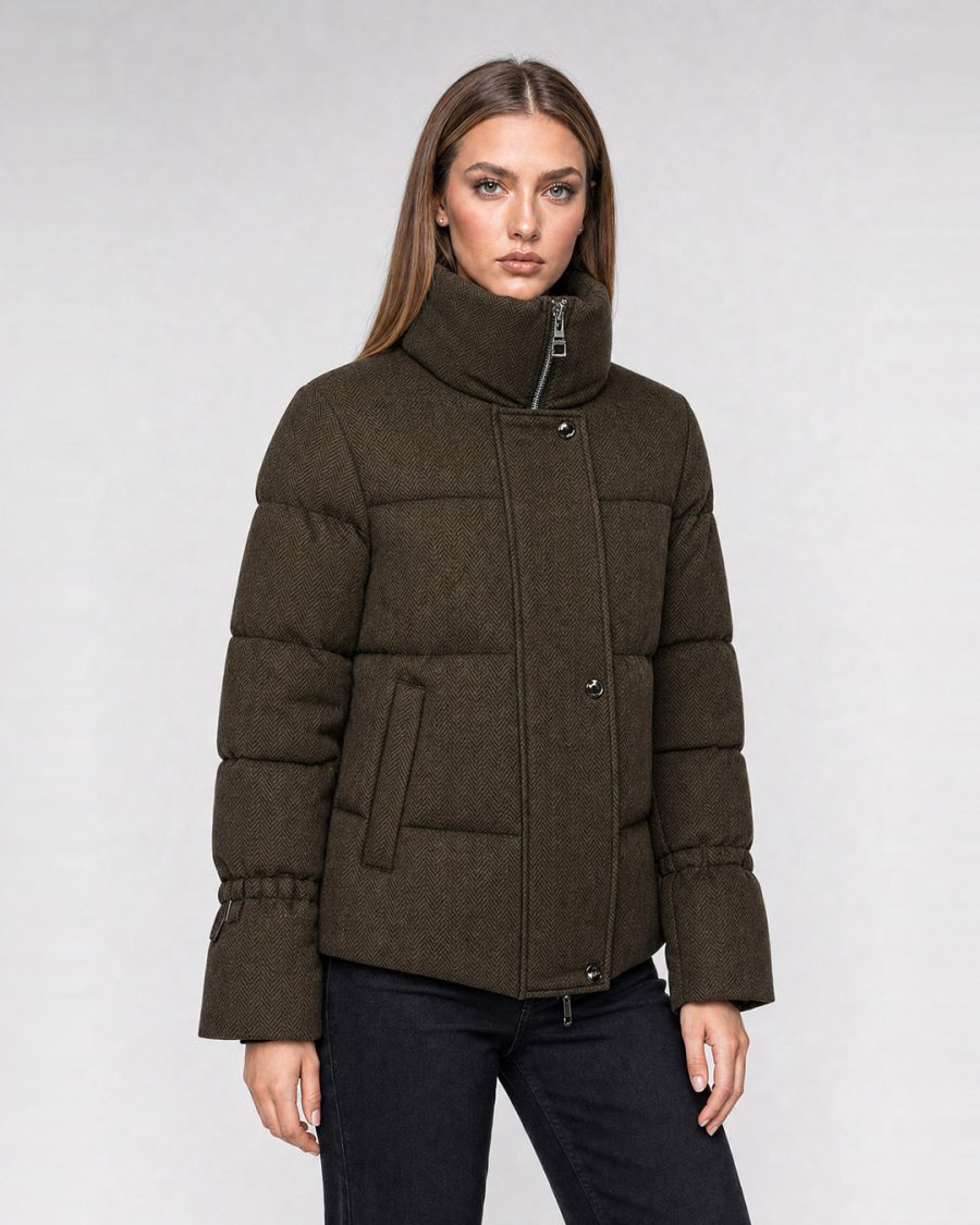 Giubbotto donna Helmur Cortina colore Oliva – indossato, tre quarti