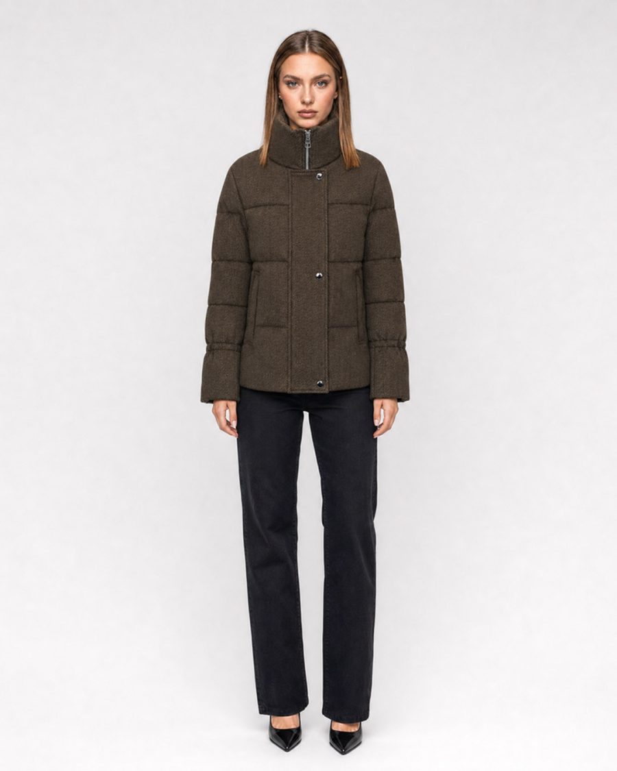 Giubbotto donna Helmur Cortina colore Oliva – indossato, fronte