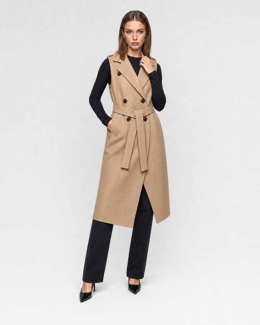 Cappotto donna Helmur Derby colore Sabbia – editoriale