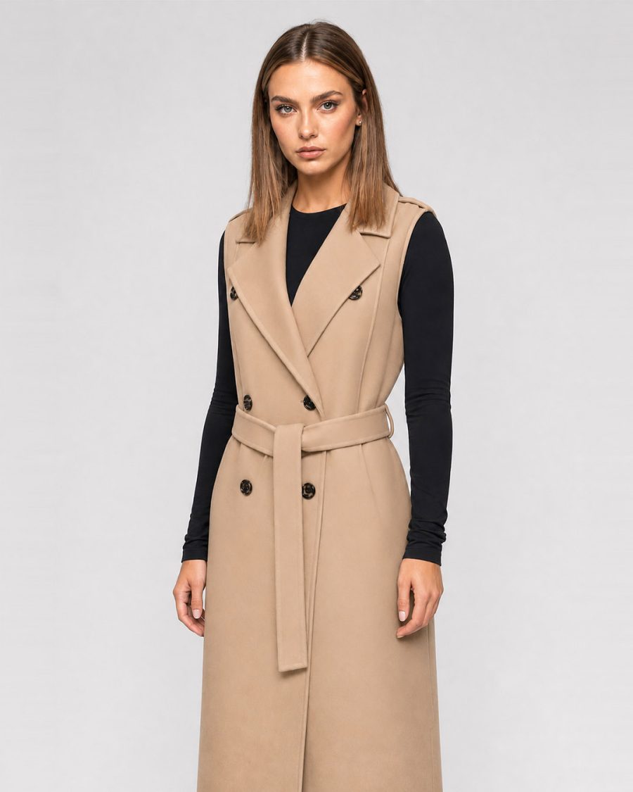 Cappotto donna Helmur Derby colore Sabbia – indossato, tre quarti