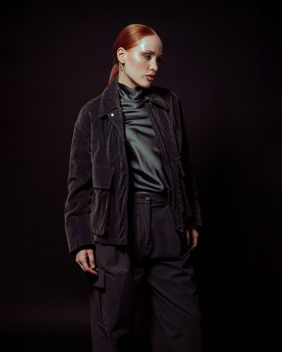 Giubbotto donna Helmur Kyoto colore New Denim – still life su fondo nero