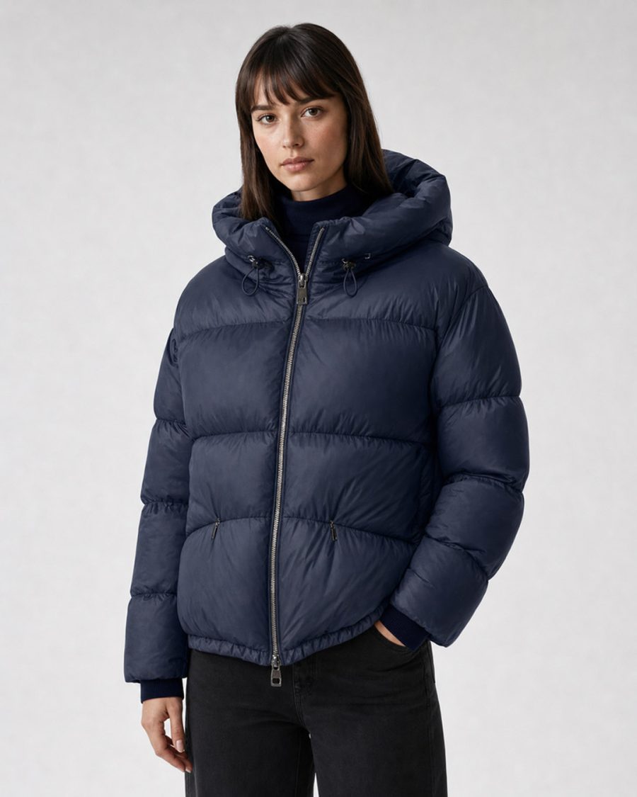 Giubbotto donna Helmur Londra colore Blu – indossato, tre quarti