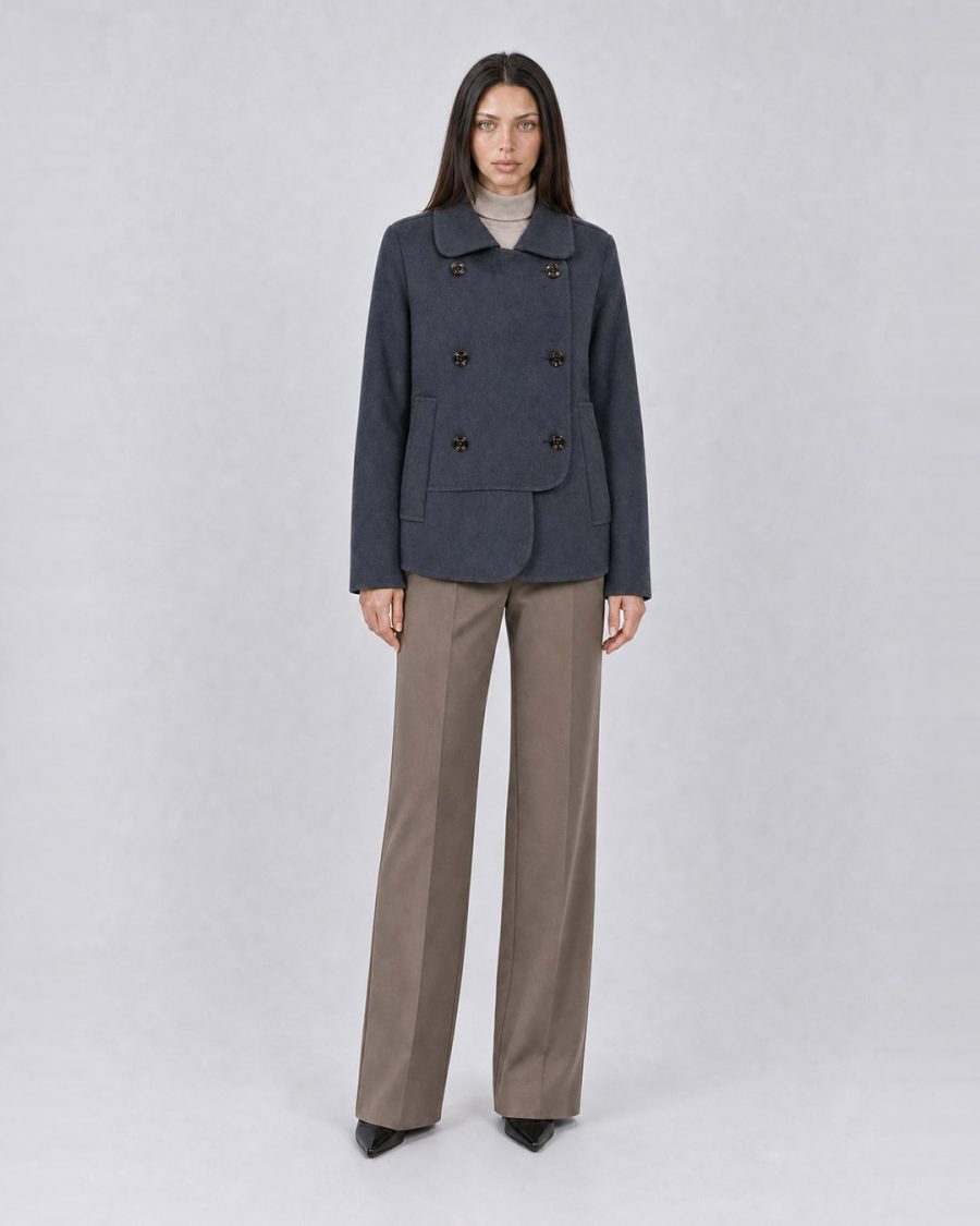 Cappotto donna Helmur Lugano colore Avio – indossato, fronte