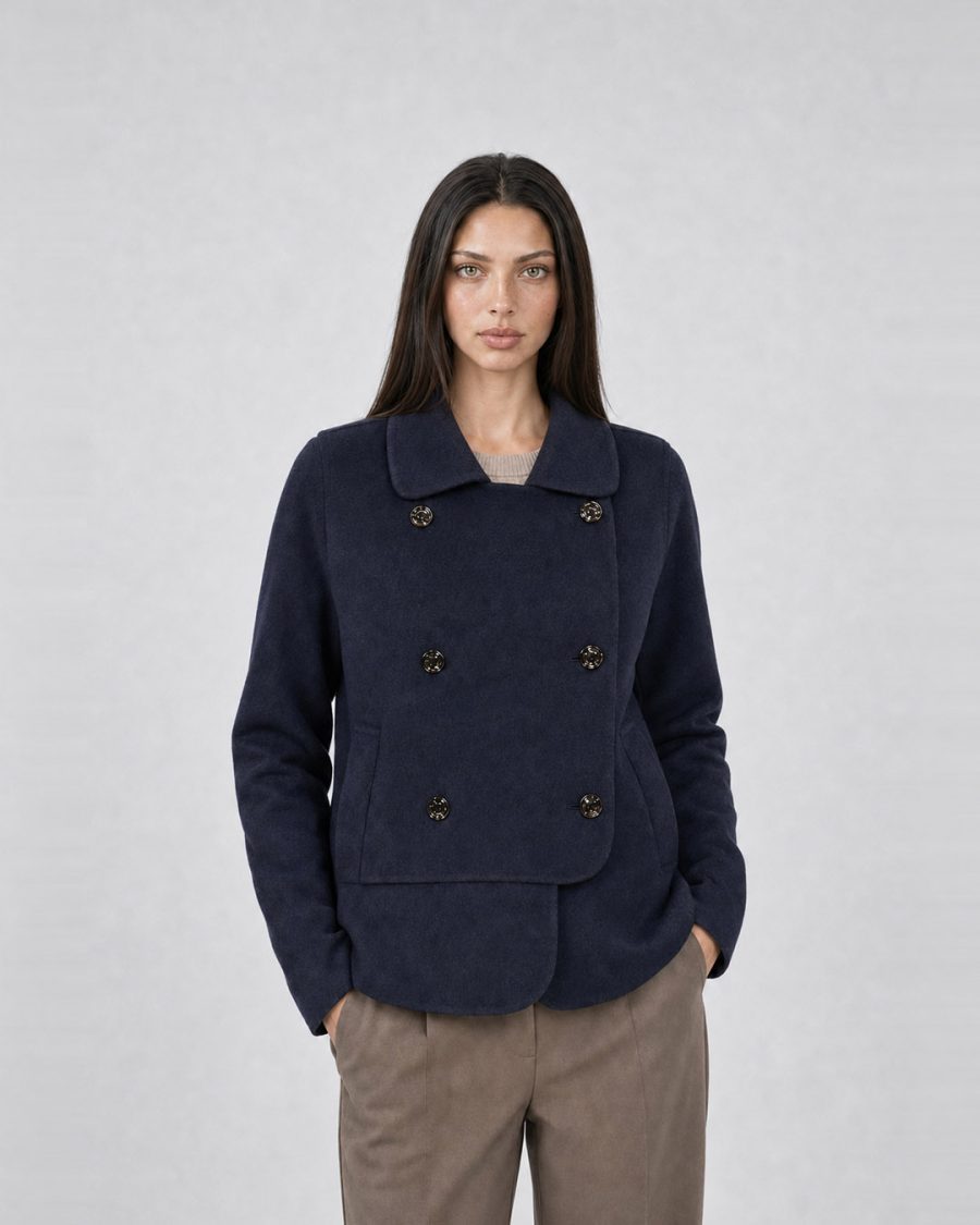 Cappotto donna Helmur Lugano colore Blu – indossato, tre quarti