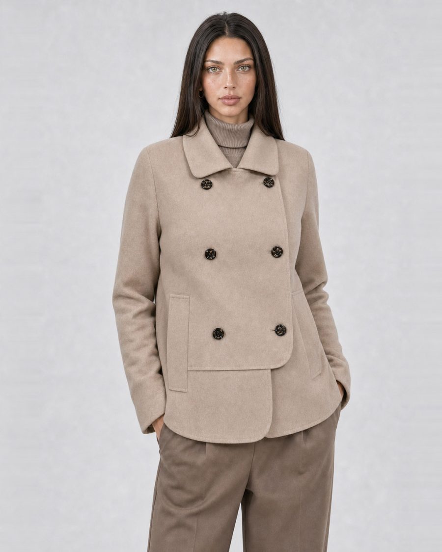 Cappotto donna Helmur Lugano colore Sabbia – indossato, tre quarti