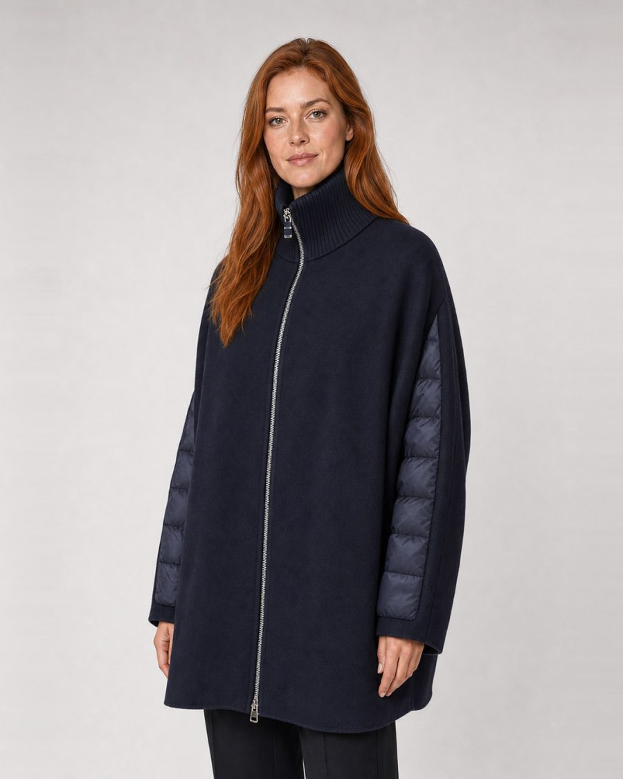 Cappotto donna Helmur Nottingham colore Blu – indossato, tre quarti