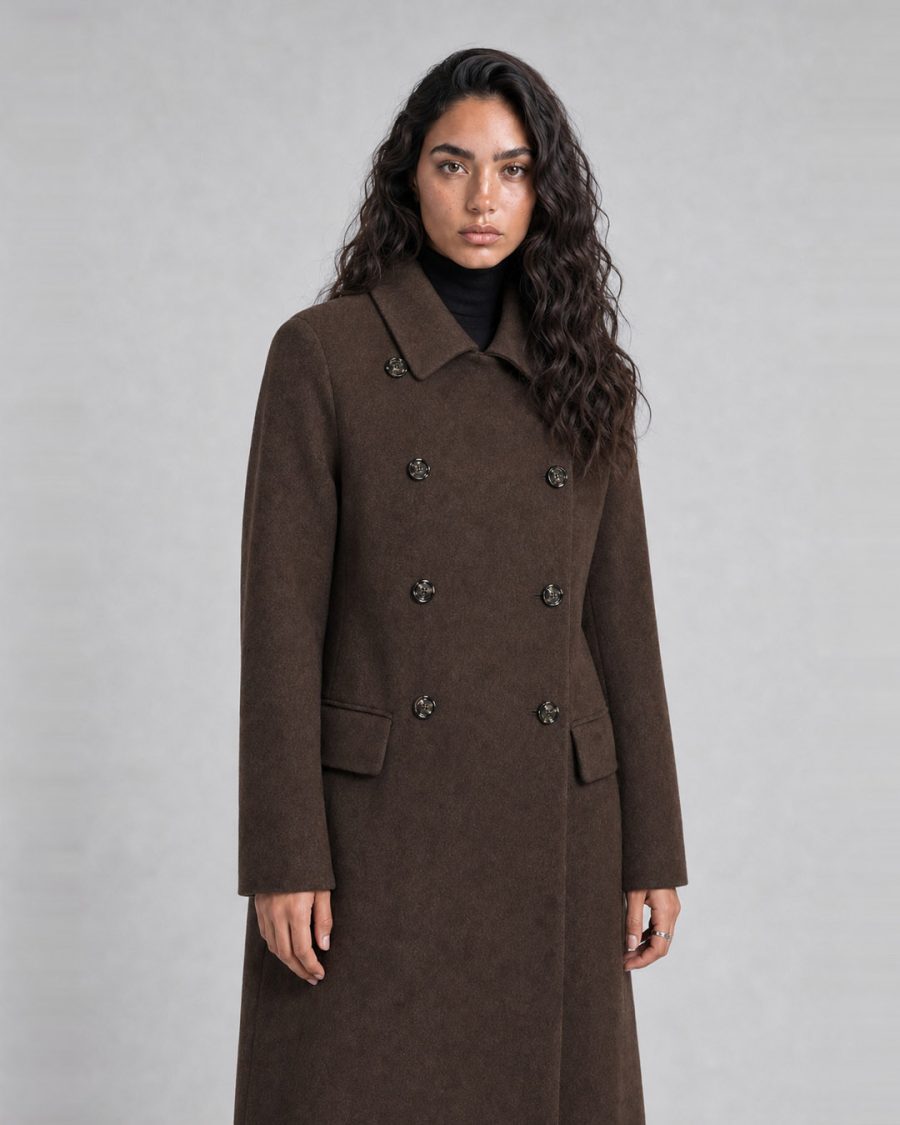 Cappotto donna Helmur Regina colore Cacao – indossato, tre quarti