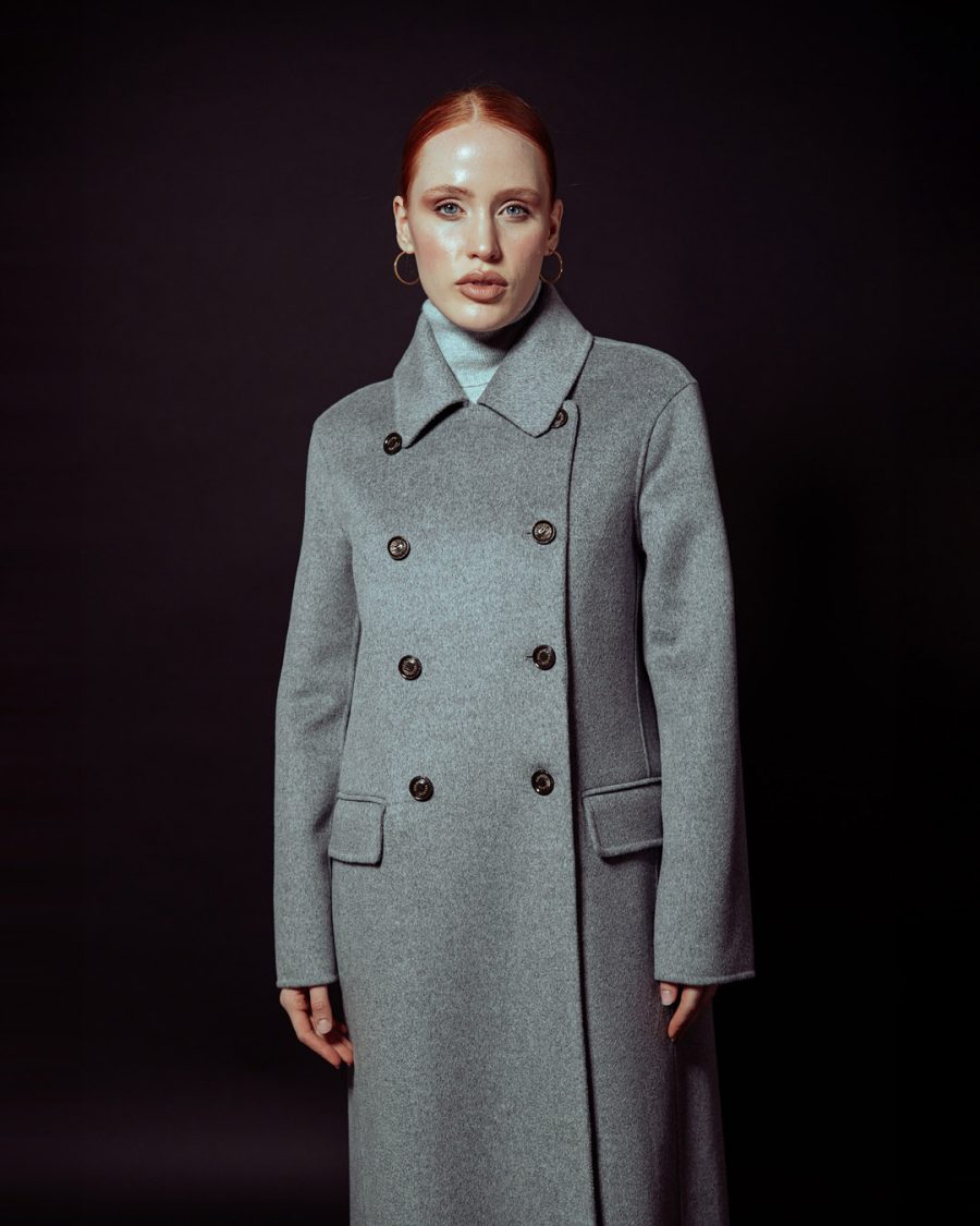 Cappotto donna Helmur Regina colore Cenere – still life su fondo nero
