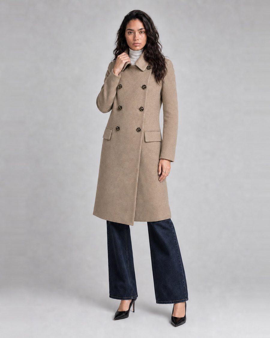 Cappotto donna Helmur Regina colore Sabbia – editoriale
