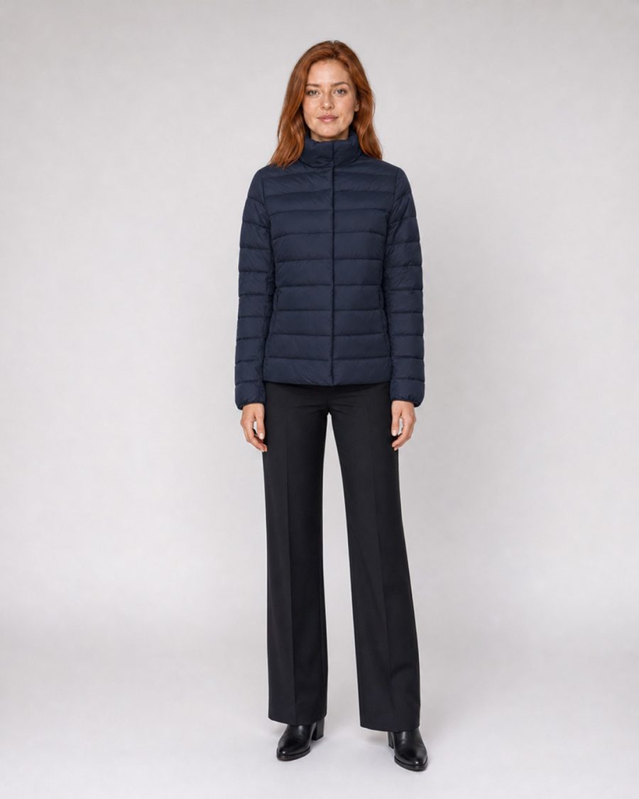 Giubbotto donna Helmur Venezia colore Blu – indossato, fronte