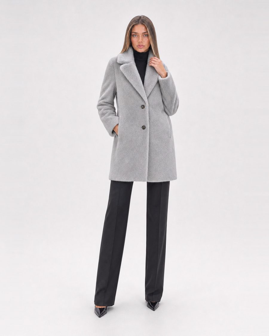 Pelliccia donna Helmur Victoria colore Perla – editoriale