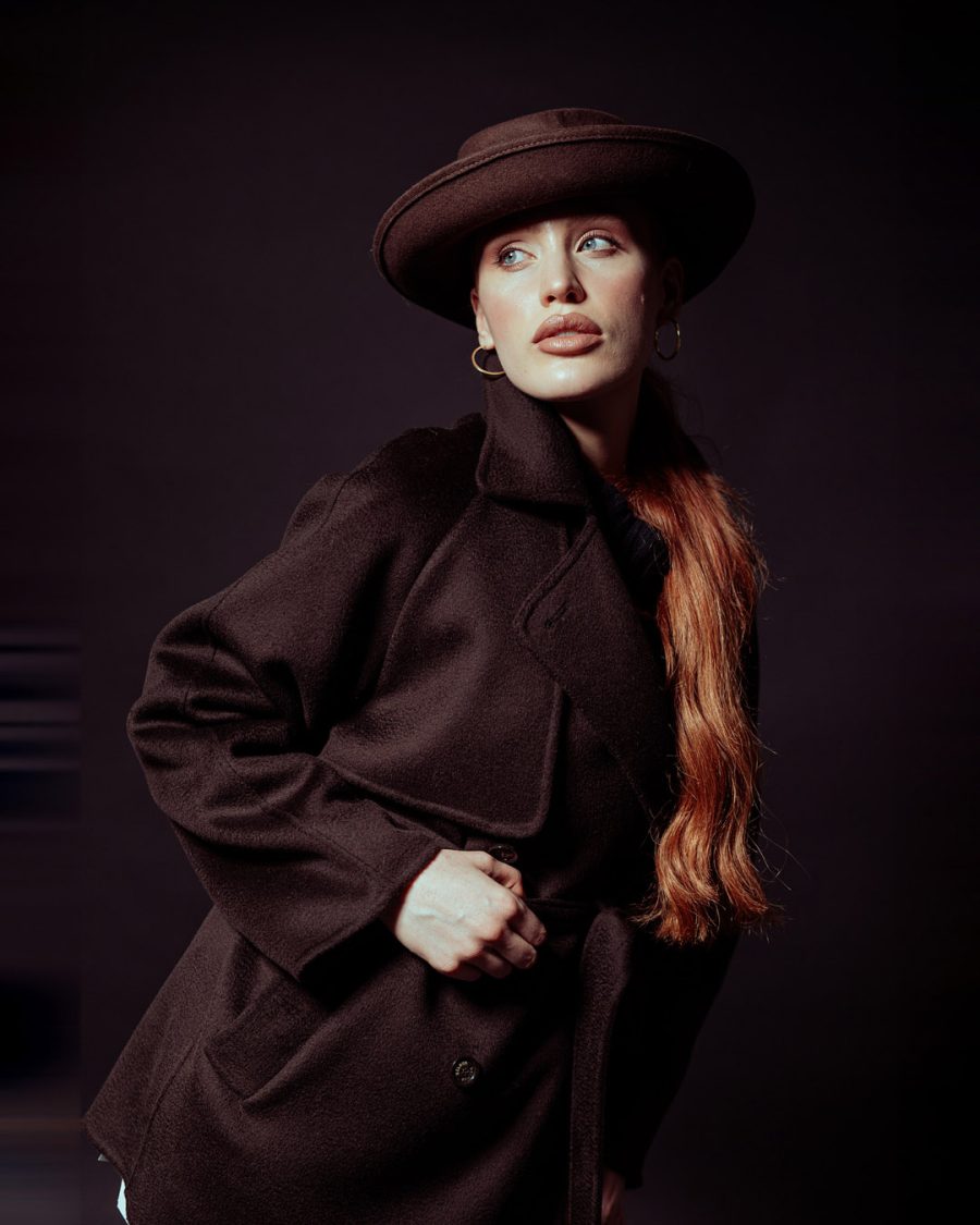Cappotto donna Helmur Windsor colore Moro – still life su fondo nero