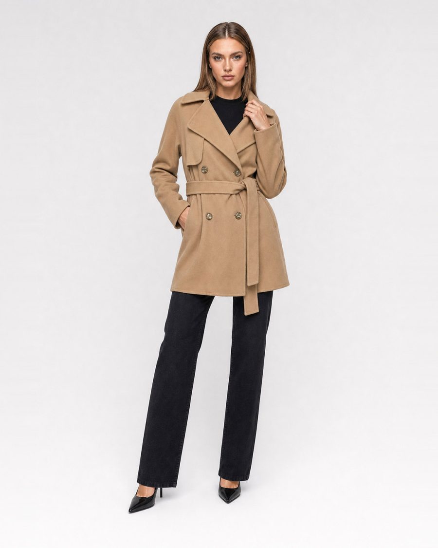 Cappotto donna Helmur Windsor colore Sabbia – editoriale
